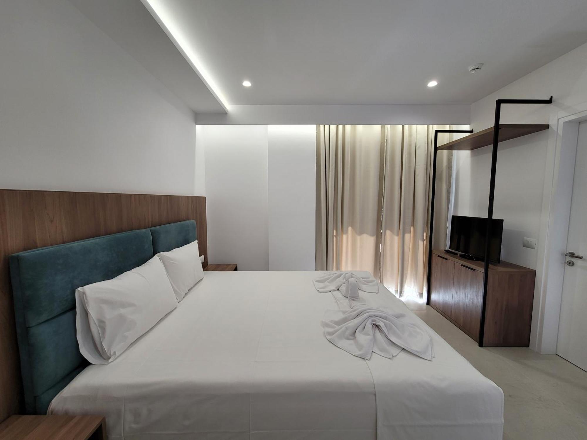 Prestige Hotel Ksamil Bagian luar foto
