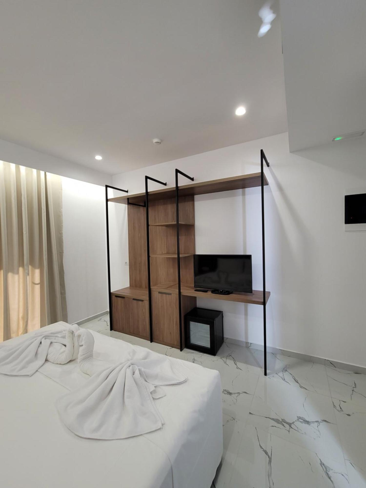 Prestige Hotel Ksamil Bagian luar foto