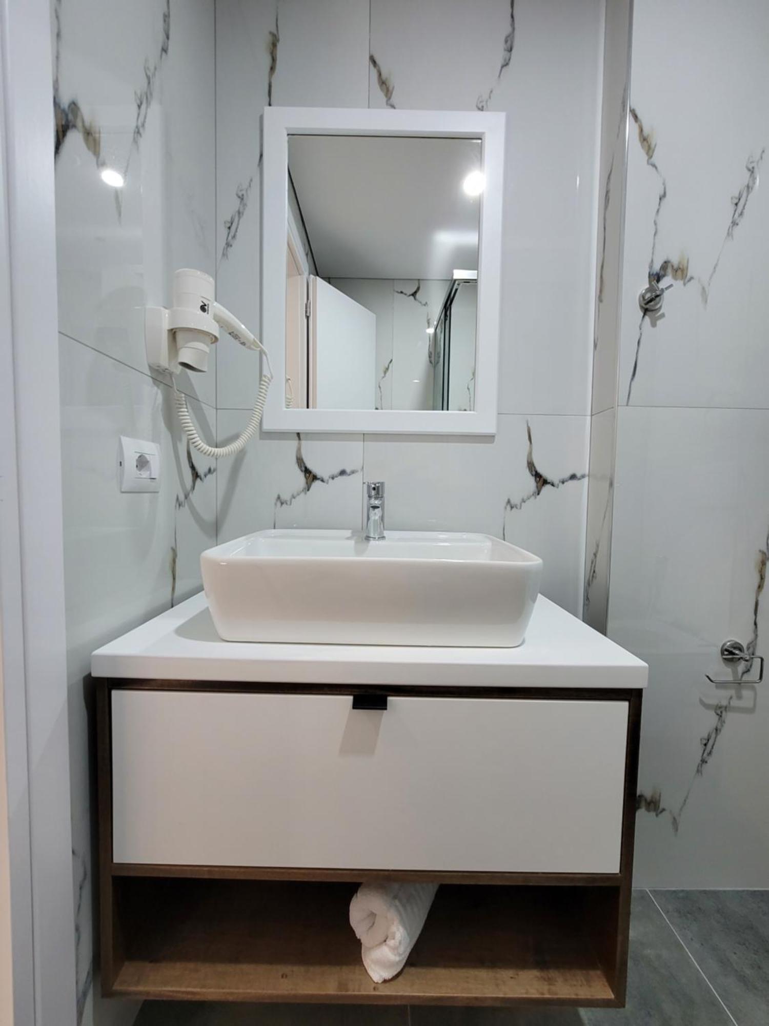 Prestige Hotel Ksamil Bagian luar foto