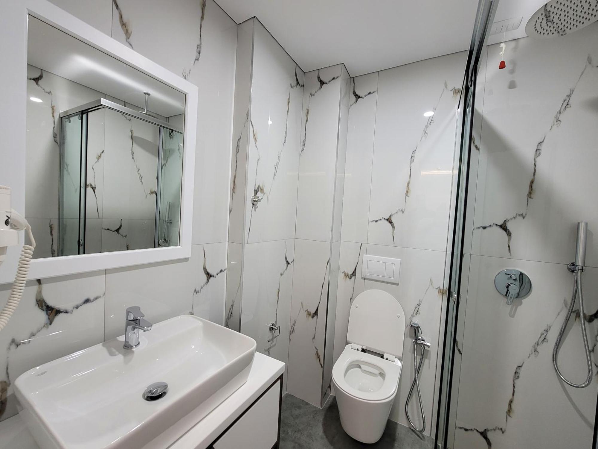 Prestige Hotel Ksamil Bagian luar foto