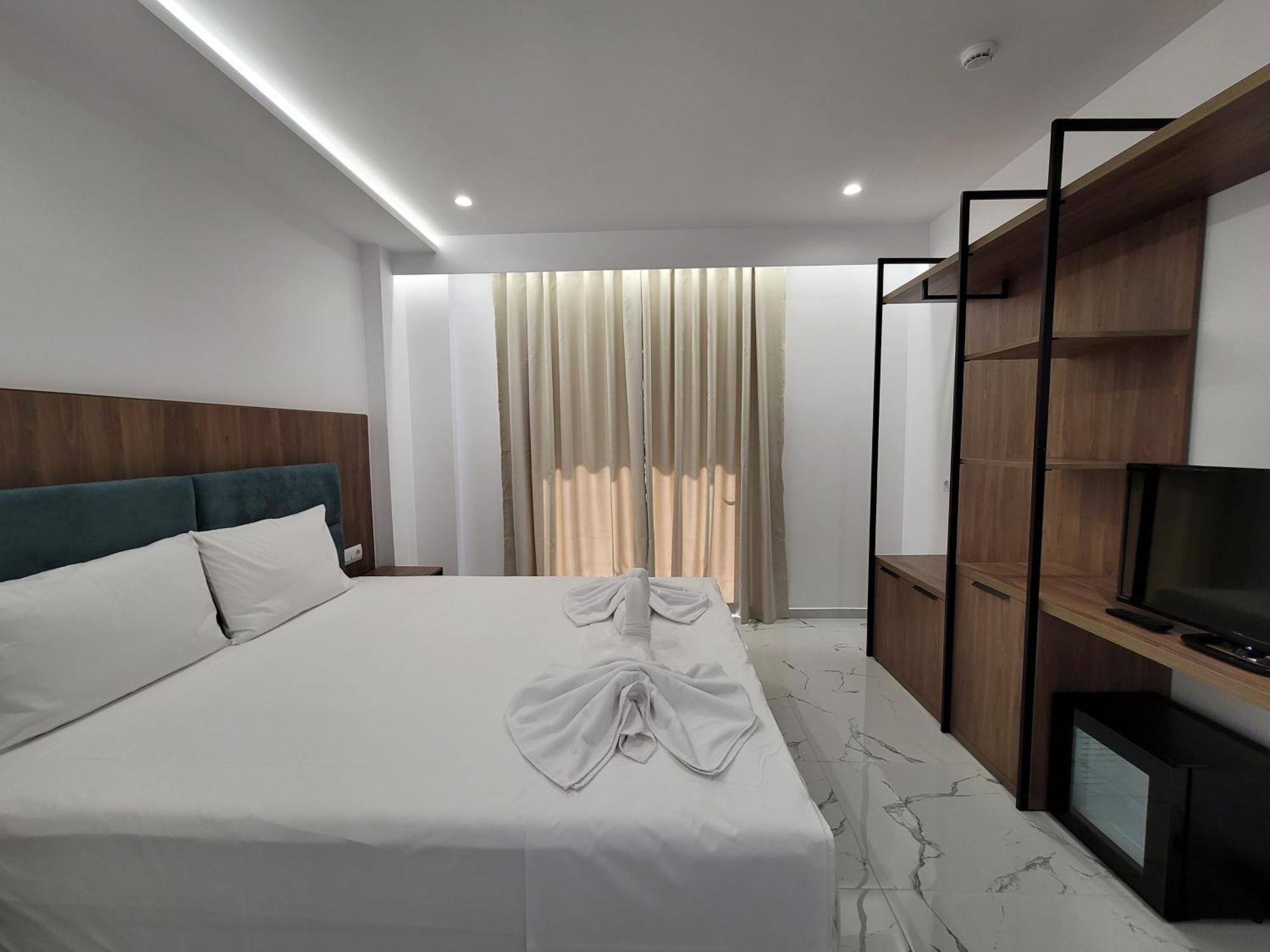 Prestige Hotel Ksamil Bagian luar foto