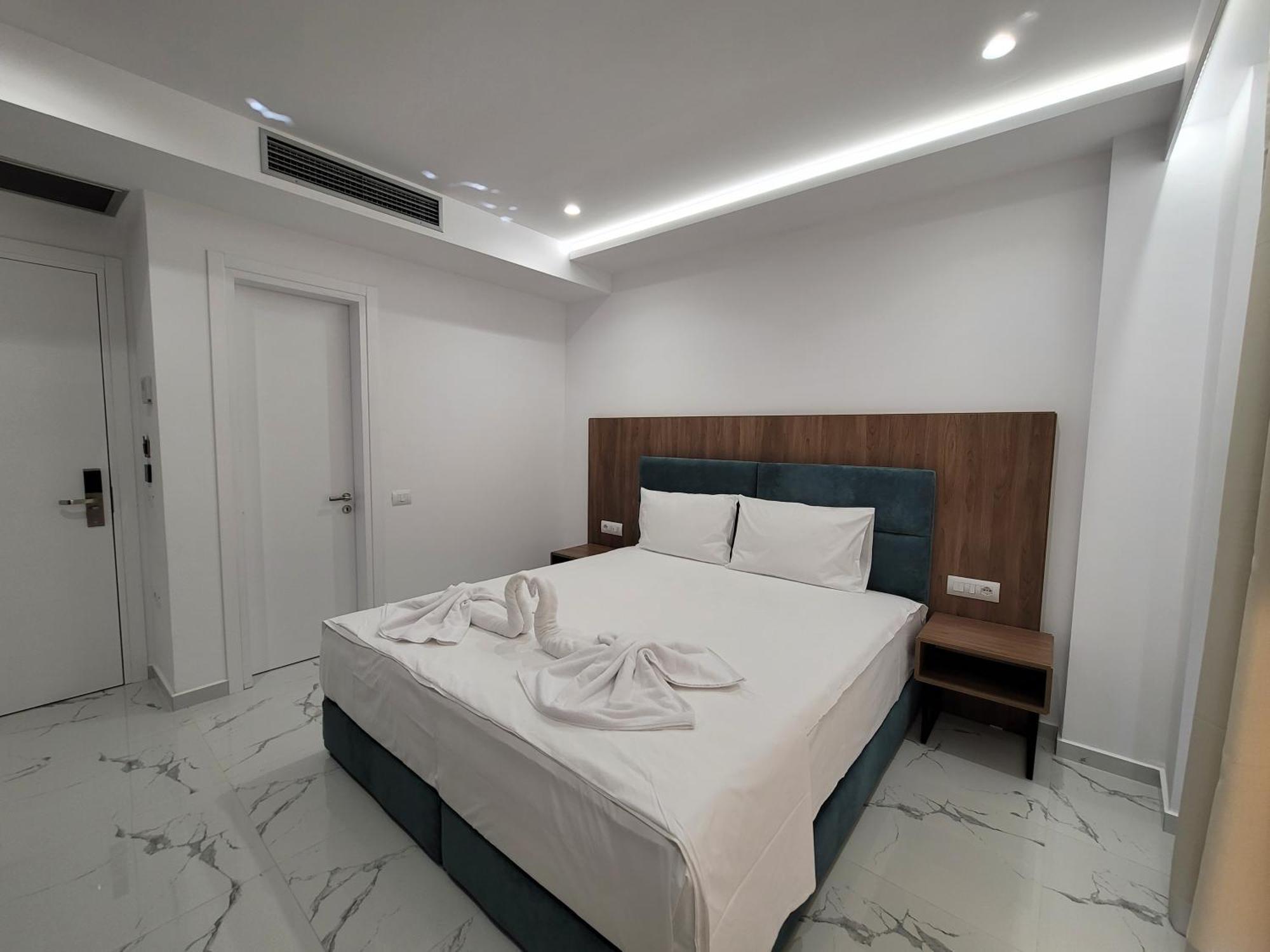 Prestige Hotel Ksamil Bagian luar foto