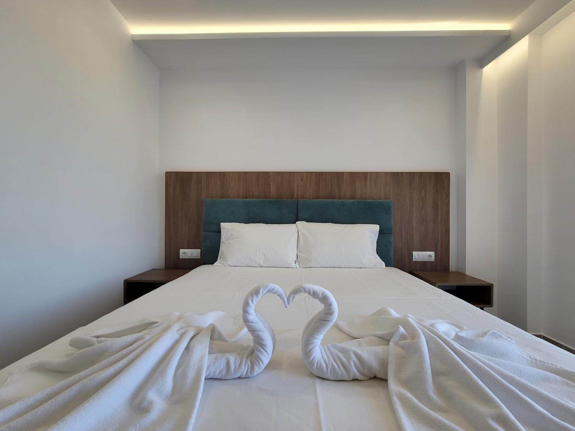 Prestige Hotel Ksamil Bagian luar foto
