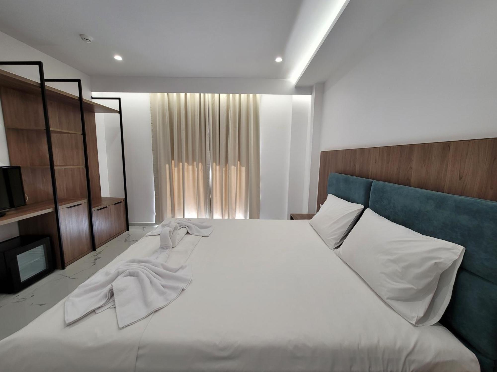 Prestige Hotel Ksamil Bagian luar foto