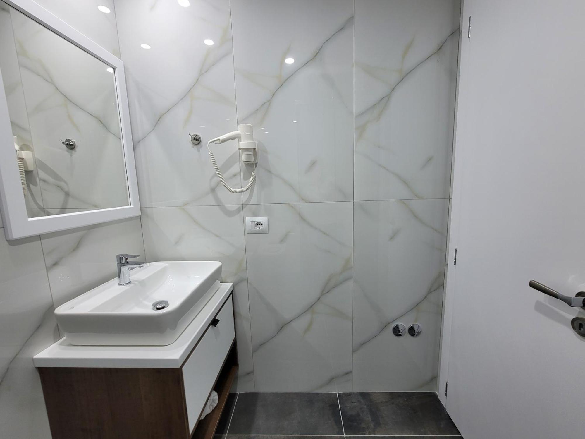 Prestige Hotel Ksamil Bagian luar foto