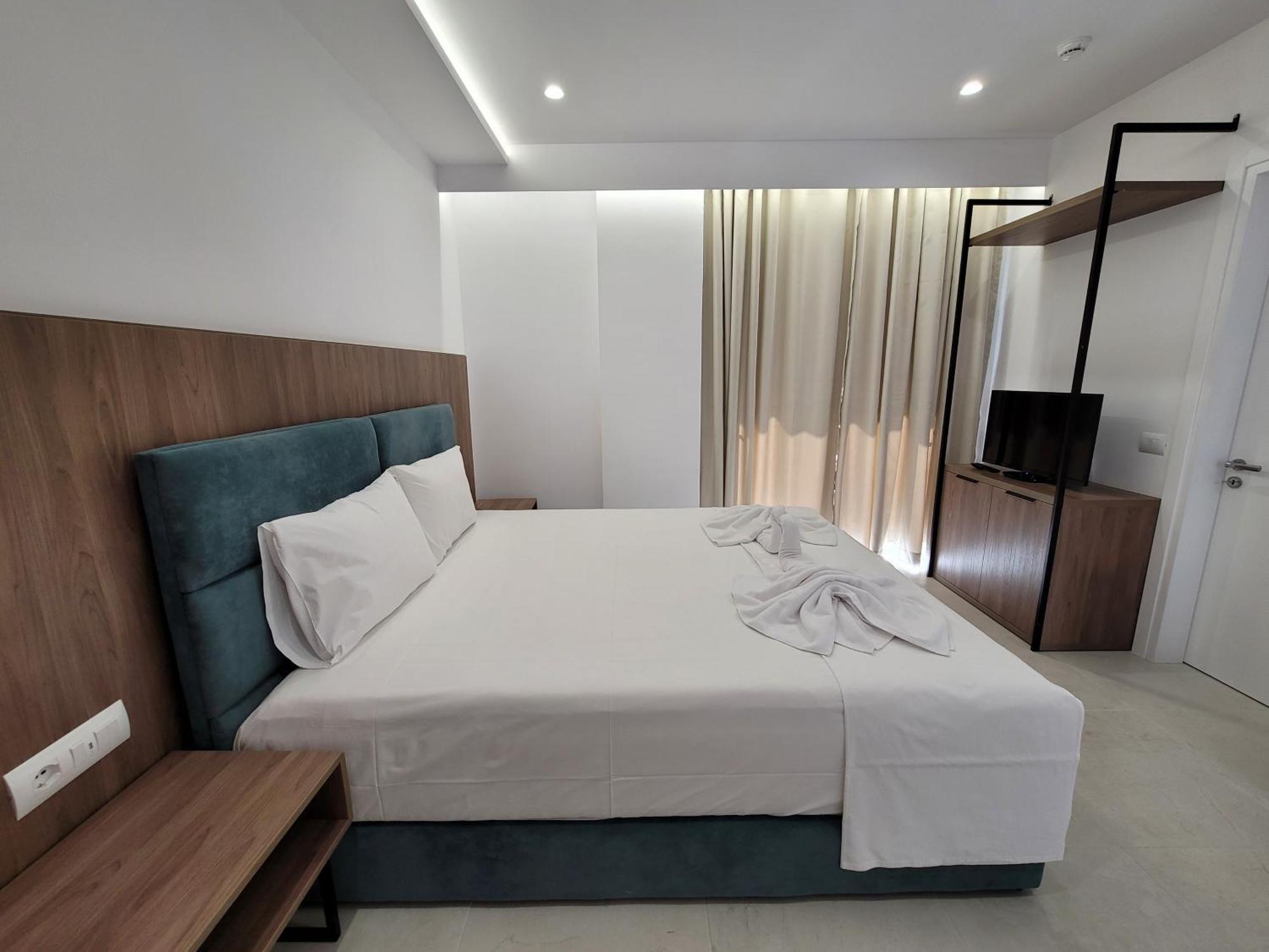 Prestige Hotel Ksamil Bagian luar foto