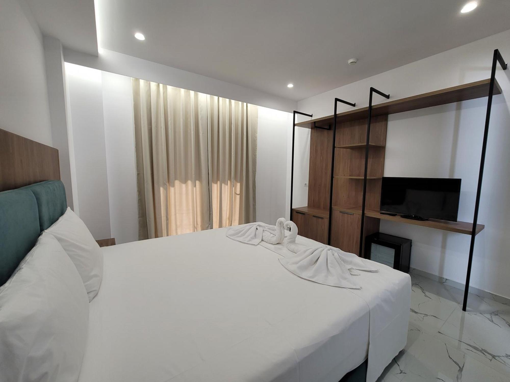 Prestige Hotel Ksamil Bagian luar foto