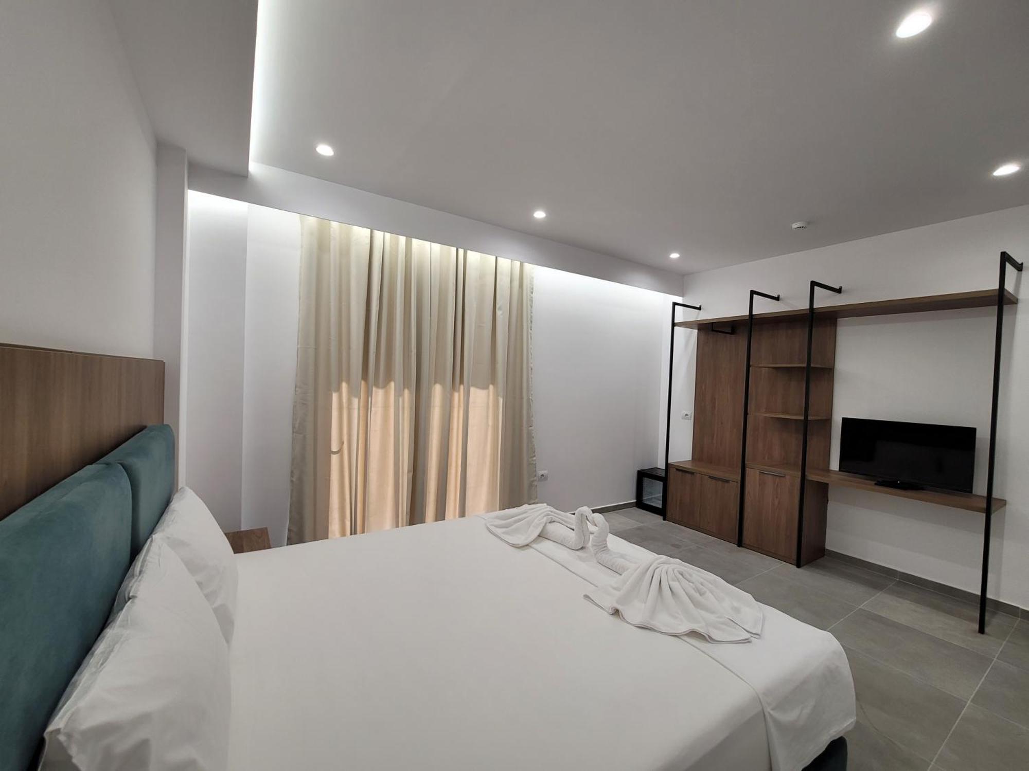 Prestige Hotel Ksamil Bagian luar foto