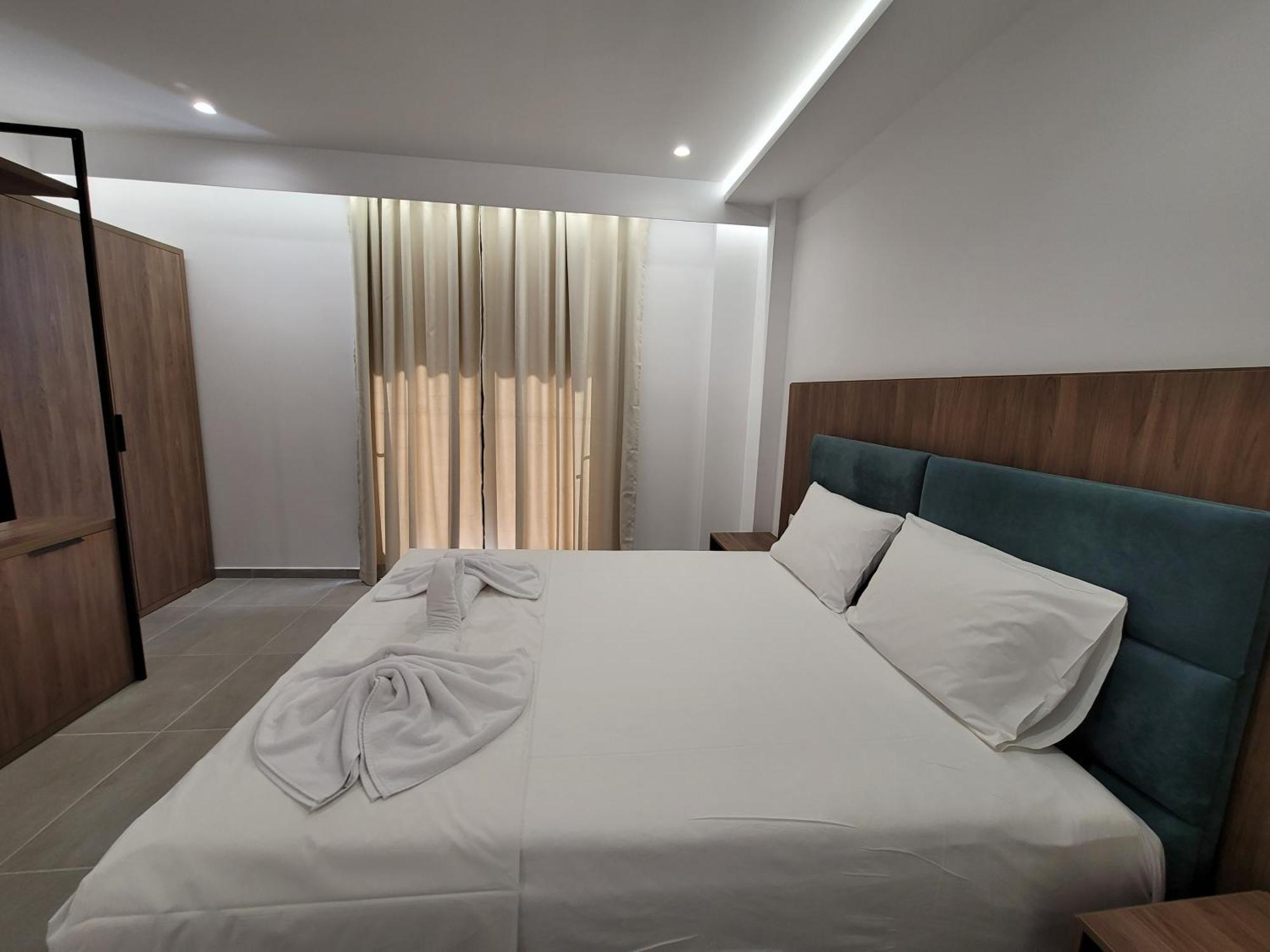 Prestige Hotel Ksamil Bagian luar foto