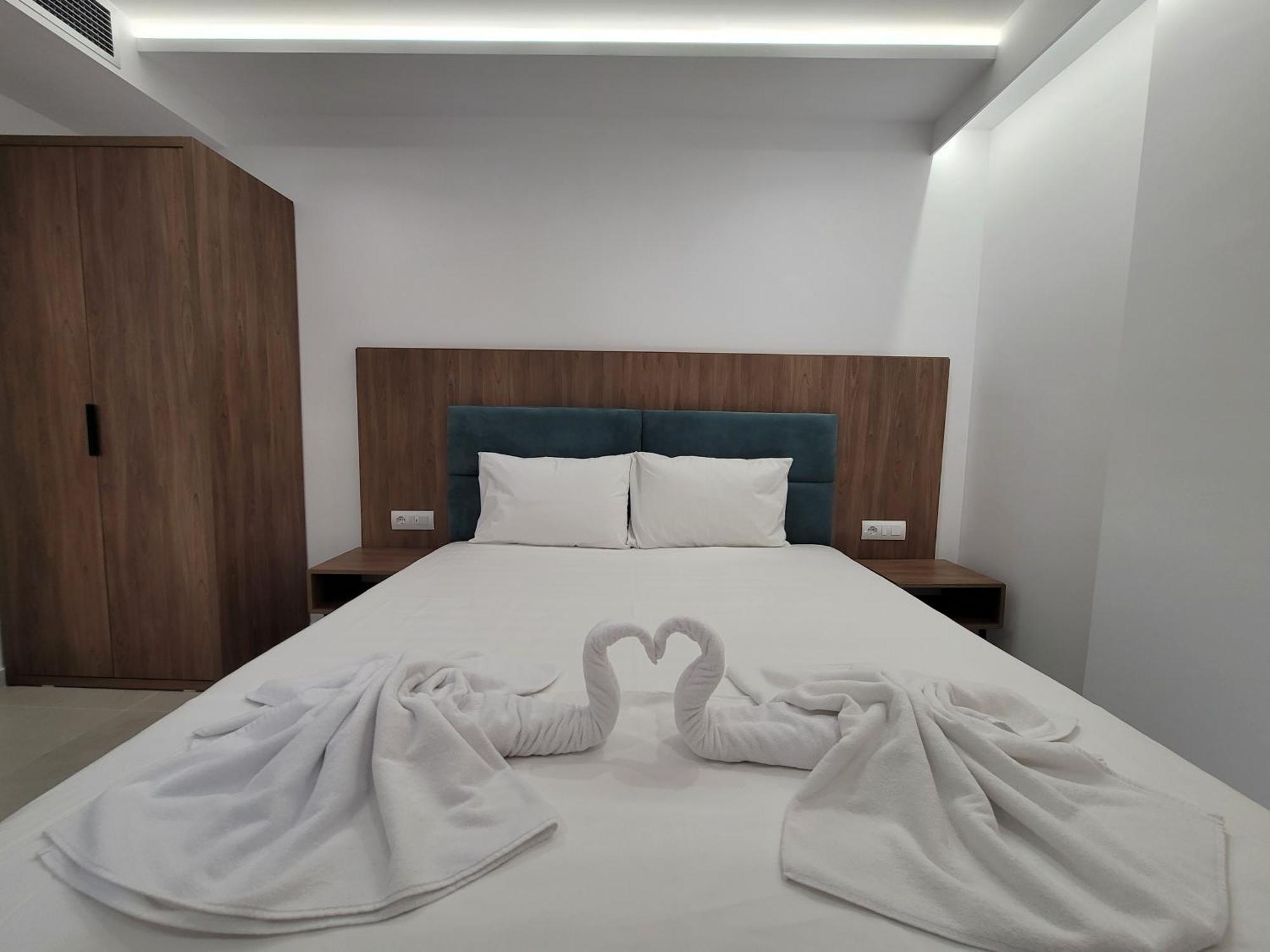 Prestige Hotel Ksamil Bagian luar foto