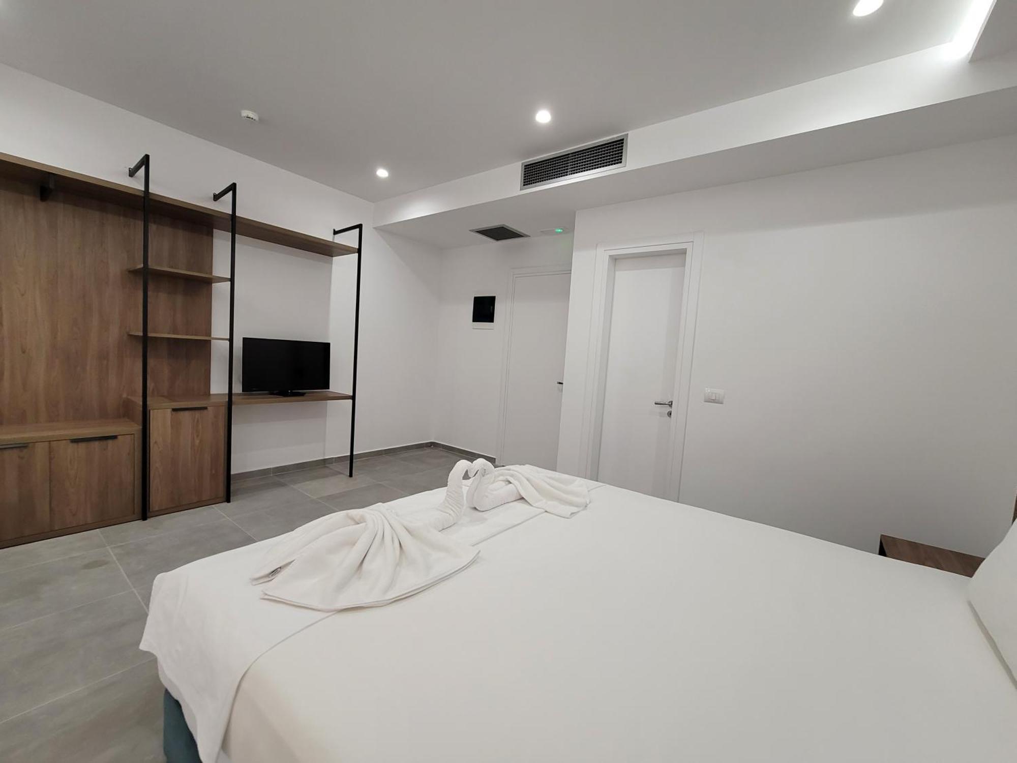 Prestige Hotel Ksamil Bagian luar foto