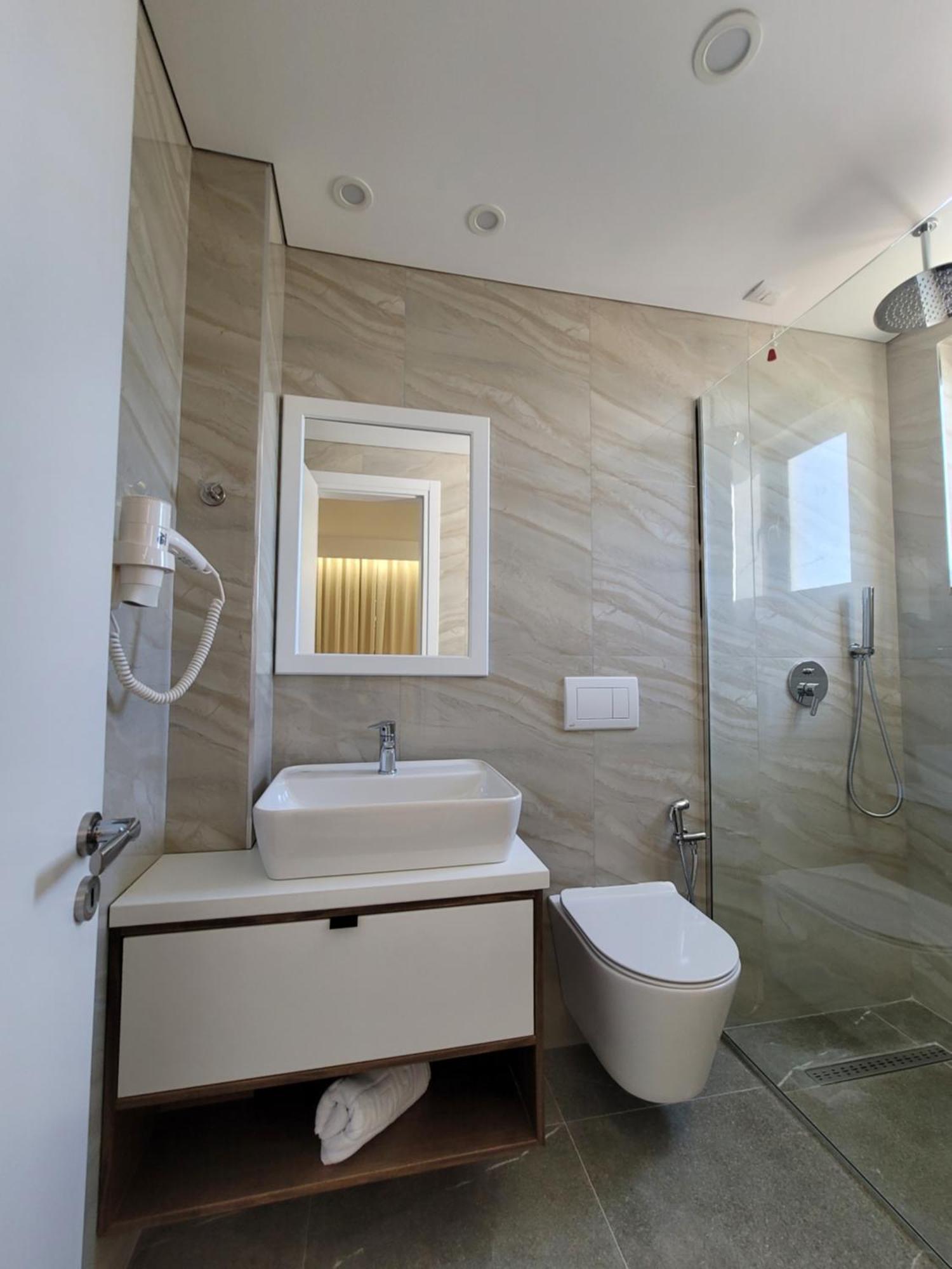 Prestige Hotel Ksamil Bagian luar foto