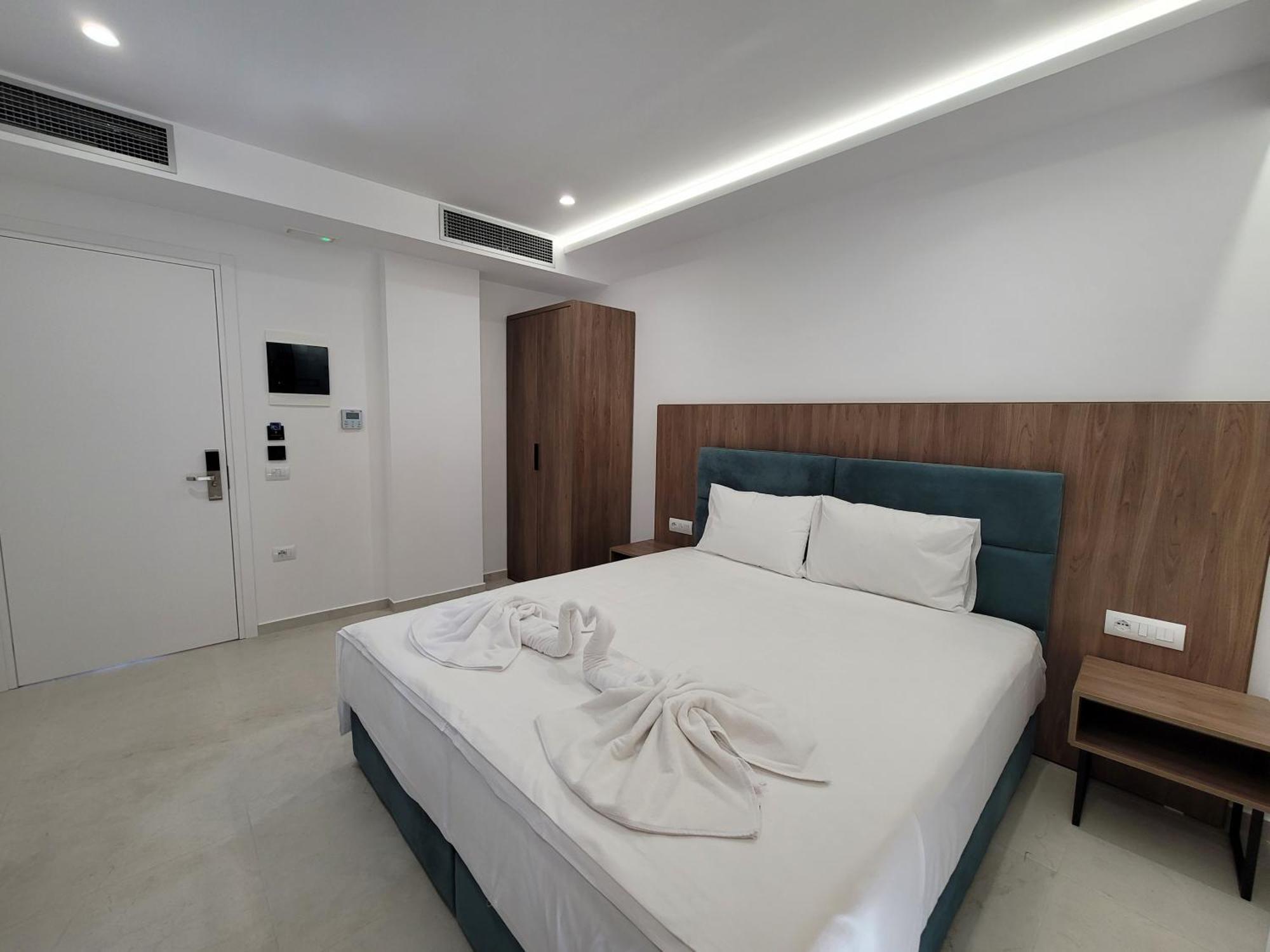 Prestige Hotel Ksamil Bagian luar foto