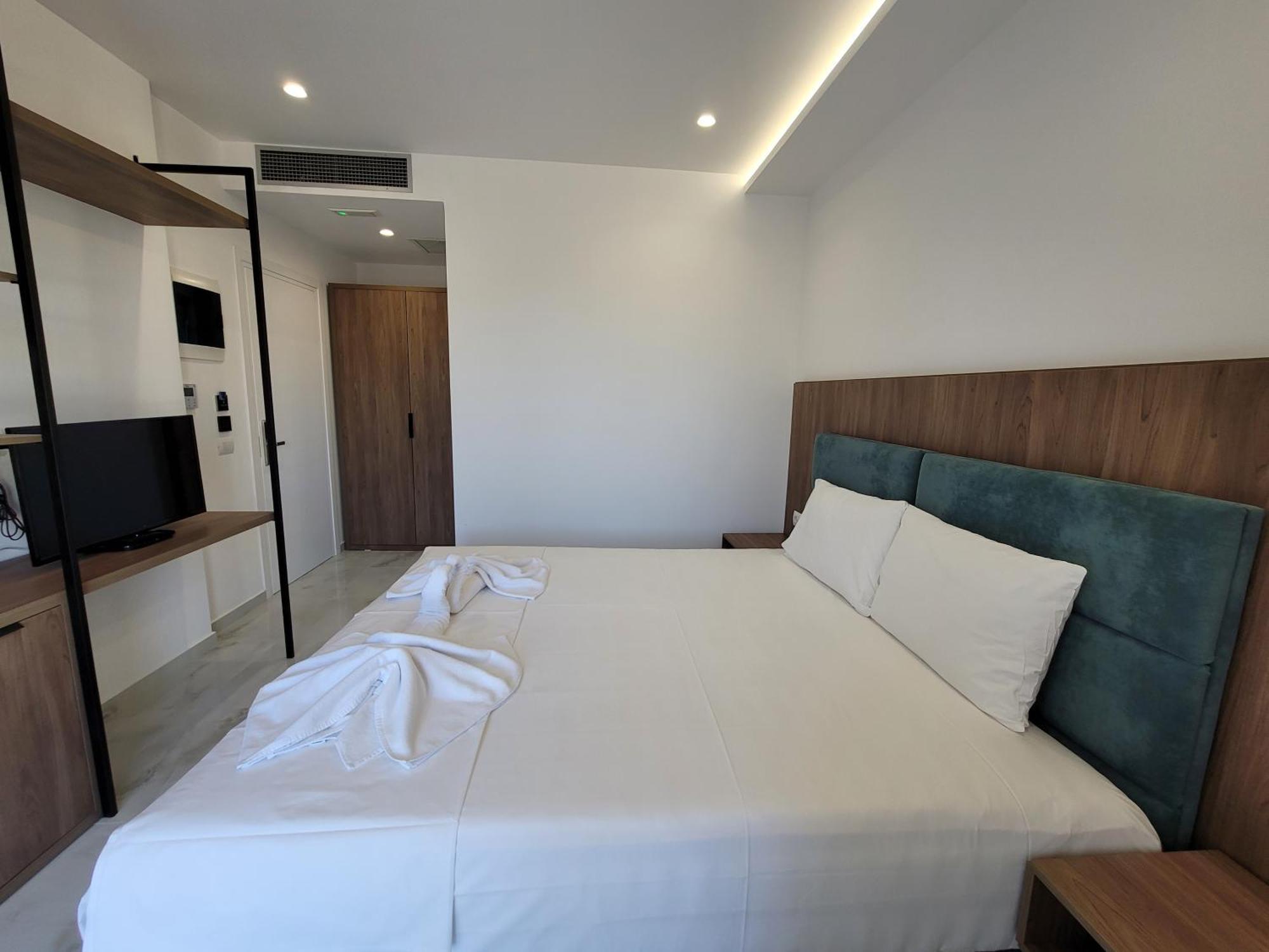 Prestige Hotel Ksamil Bagian luar foto