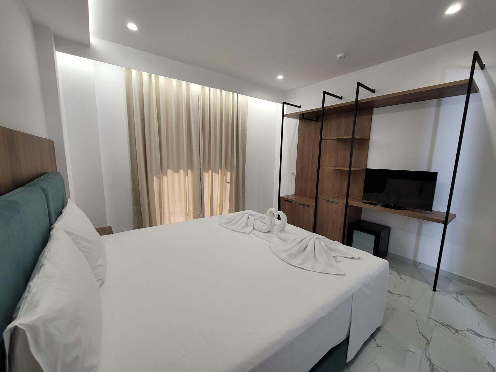 Prestige Hotel Ksamil Bagian luar foto