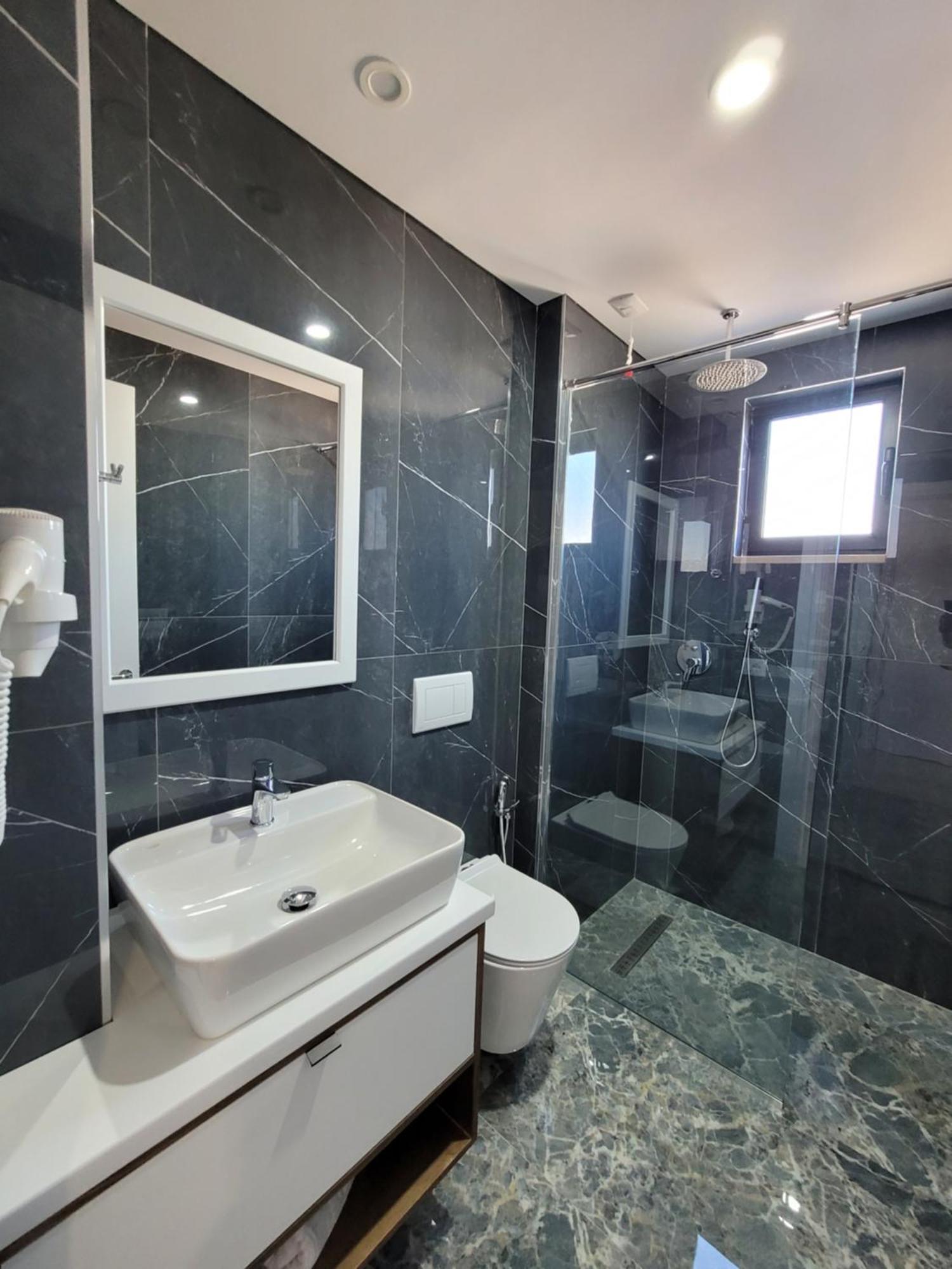 Prestige Hotel Ksamil Bagian luar foto