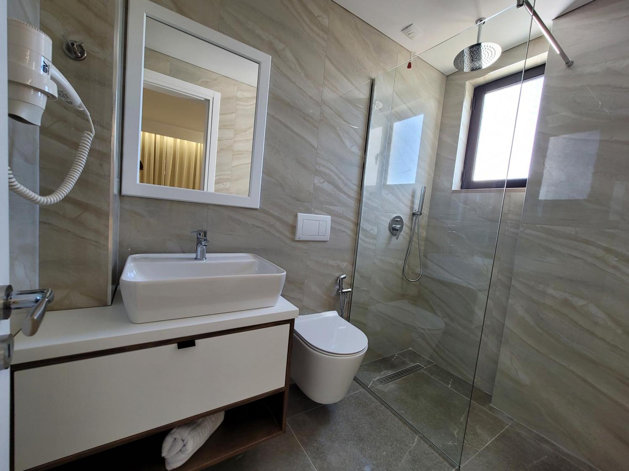 Prestige Hotel Ksamil Bagian luar foto