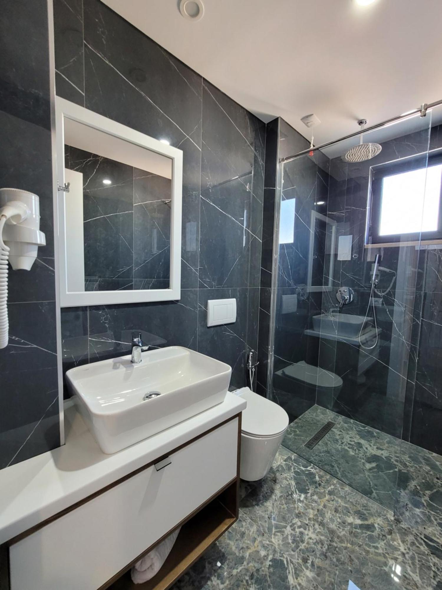 Prestige Hotel Ksamil Bagian luar foto