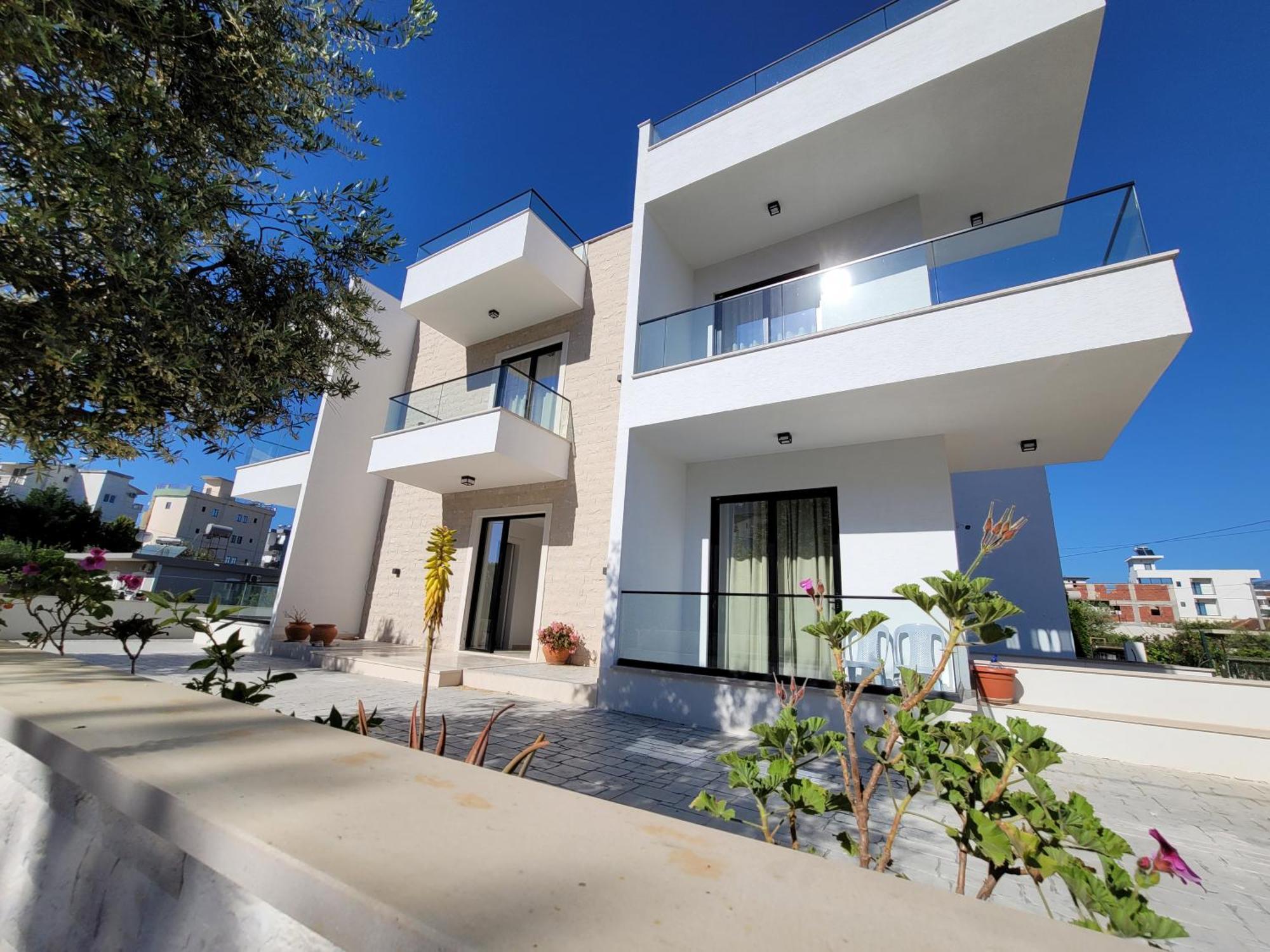 Prestige Hotel Ksamil Bagian luar foto