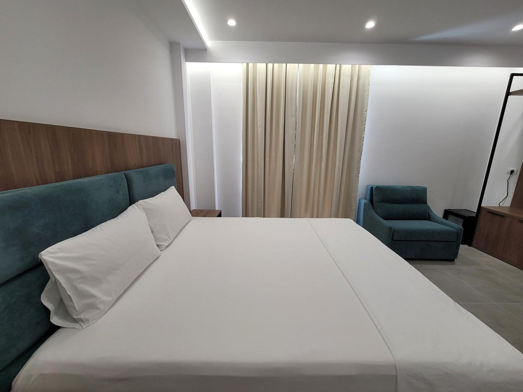 Prestige Hotel Ksamil Bagian luar foto