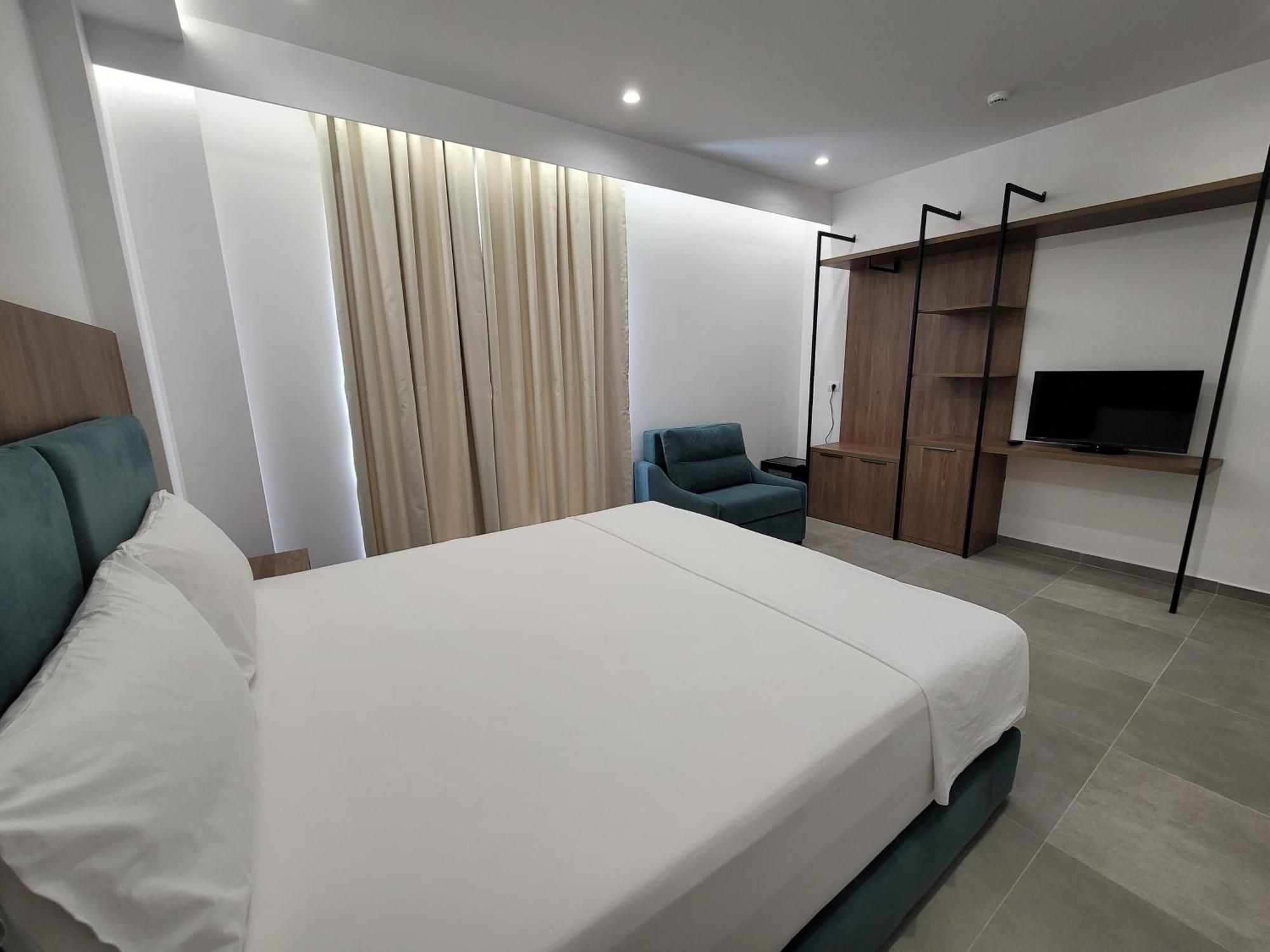 Prestige Hotel Ksamil Bagian luar foto
