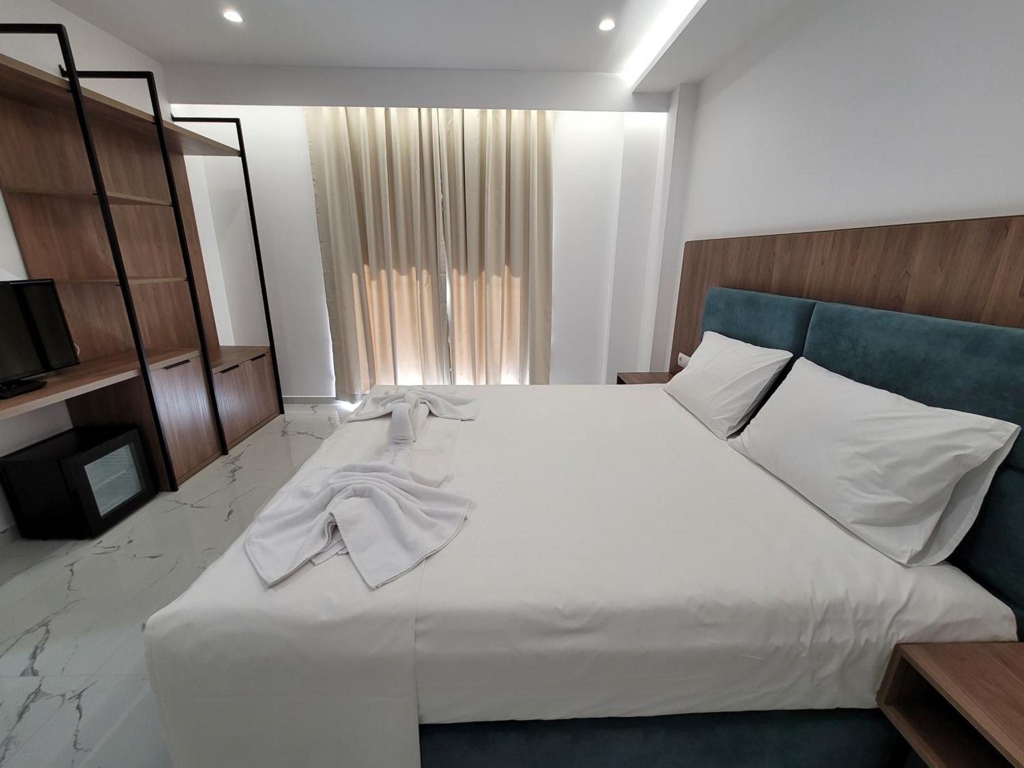 Prestige Hotel Ksamil Bagian luar foto