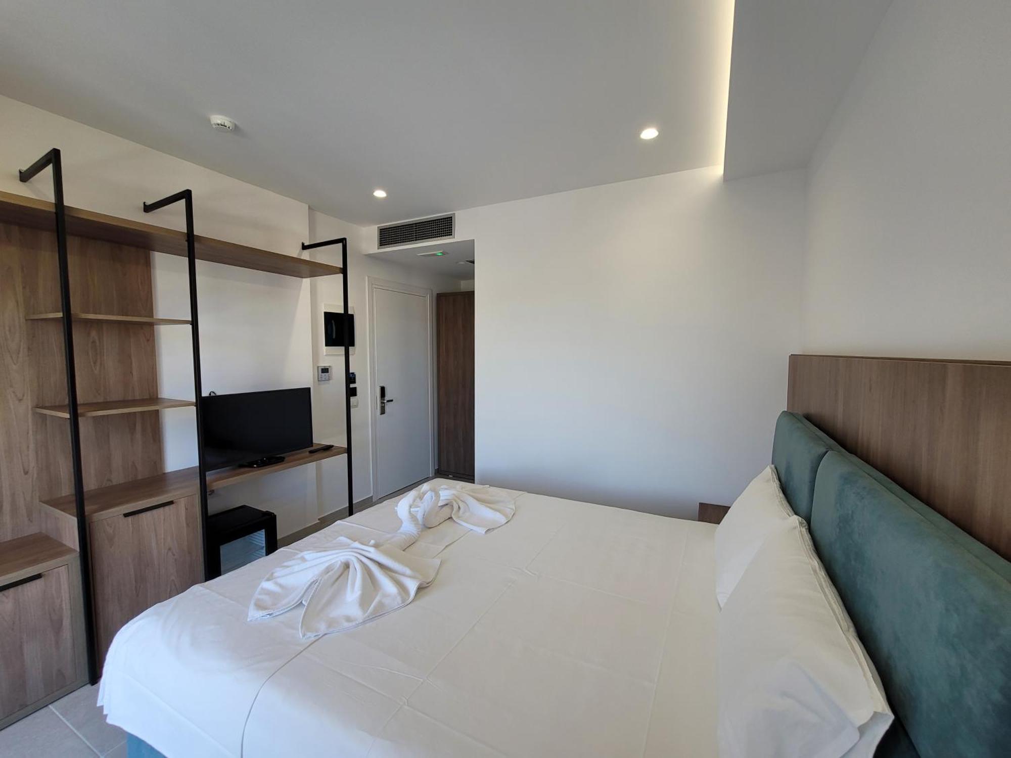 Prestige Hotel Ksamil Bagian luar foto