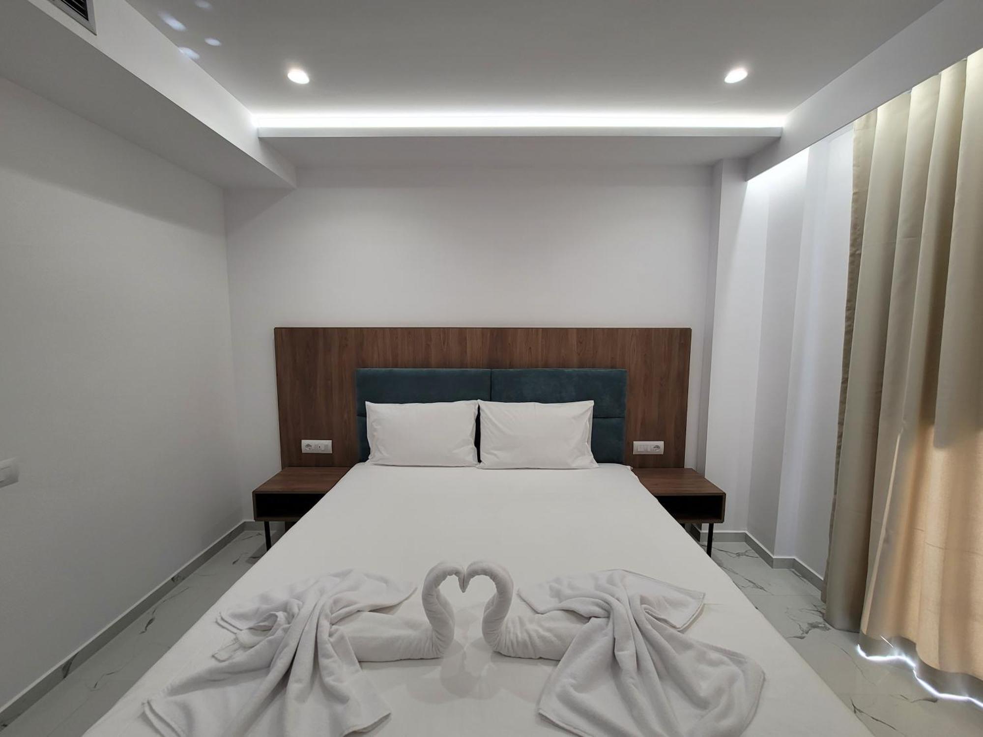 Prestige Hotel Ksamil Bagian luar foto